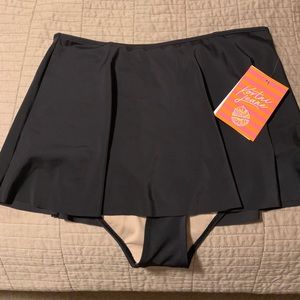 Kortni jeane who wears short skirts bottom